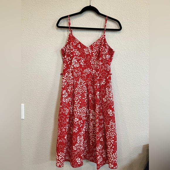 Shyanne red floral flowy spaghetti strap dress size medium - Picture 1 of 7
